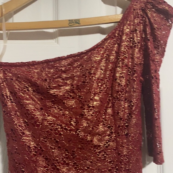 Cute red/gold dress - Picture 7 of 7